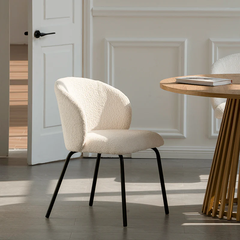 Comedor moderno con sillas blanco OFCASA - Ambiente acogedor 2025