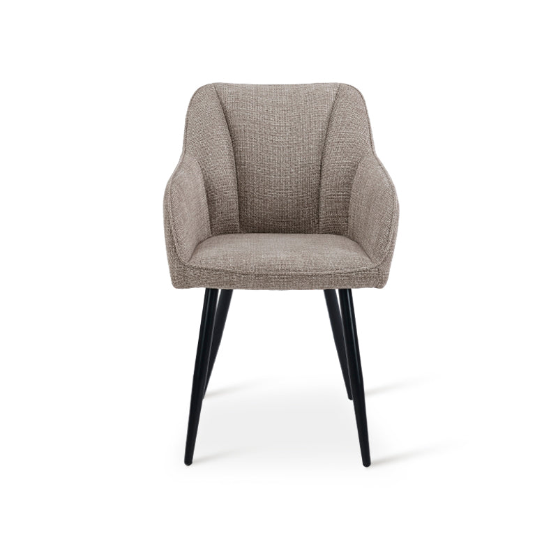 Sillón acolchado Sienna Garden de OFCASA con estructura metálica negra y cojines grises, perfecto para terrazas y comedores,Sillón de exterior Sienna en un patio moderno, muestra diseño ergonómico y tejido resistente a la intemperie