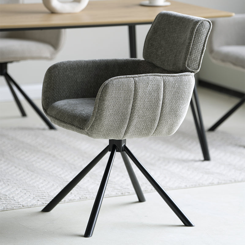 Silla giratoria Elara HDC233029 con reposabrazos, tapizada en chenilla beige y base metálica plateada - rotación suave 360° para comedores modernos
