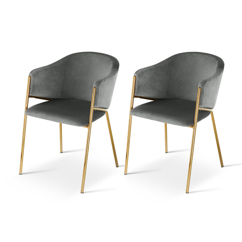 Composición con 4 sillas Dalila alrededor de mesa redonda, ideal para espacios abiertos y comedores elegantes