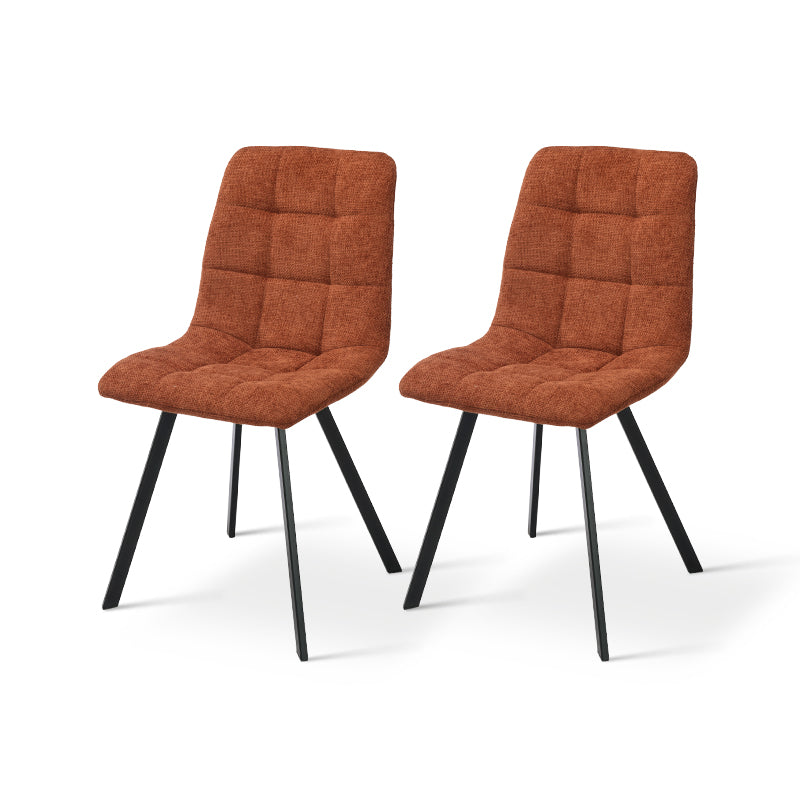 Silla Aoife de perfil, mostrando su respaldo curvado y asiento acolchado, perfecta para comodidad prolongada