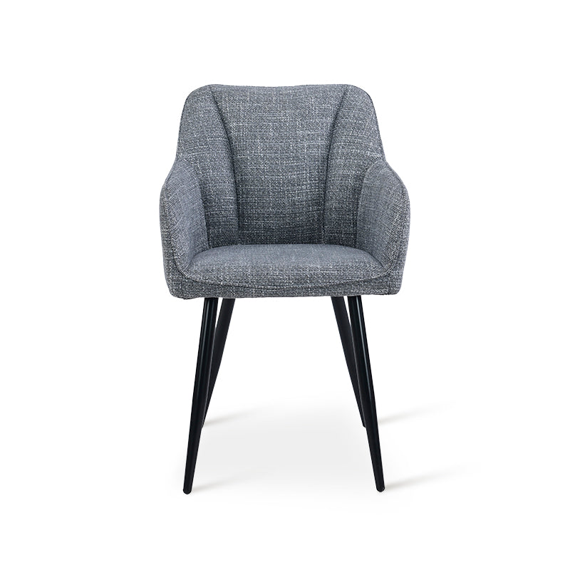 Sillón acolchado Sienna Garden de OFCASA con estructura metálica negra y cojines grises, perfecto para terrazas y comedores,Sillón de exterior Sienna en un patio moderno, muestra diseño ergonómico y tejido resistente a la intemperie