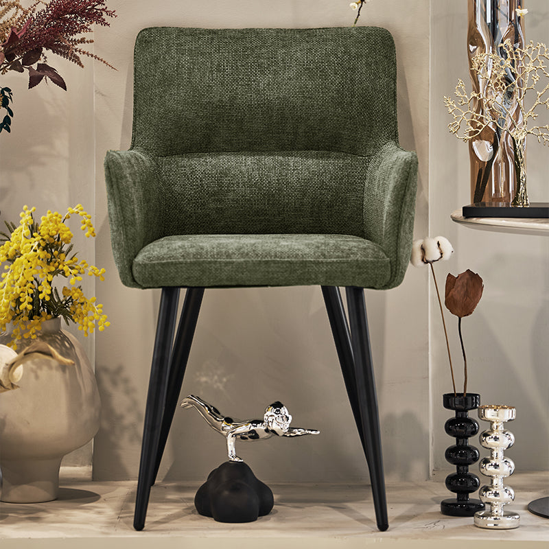 Sillón comedor tapizado en lino beige con estructura de madera y brazos acolchados, ideal para comedores modernos