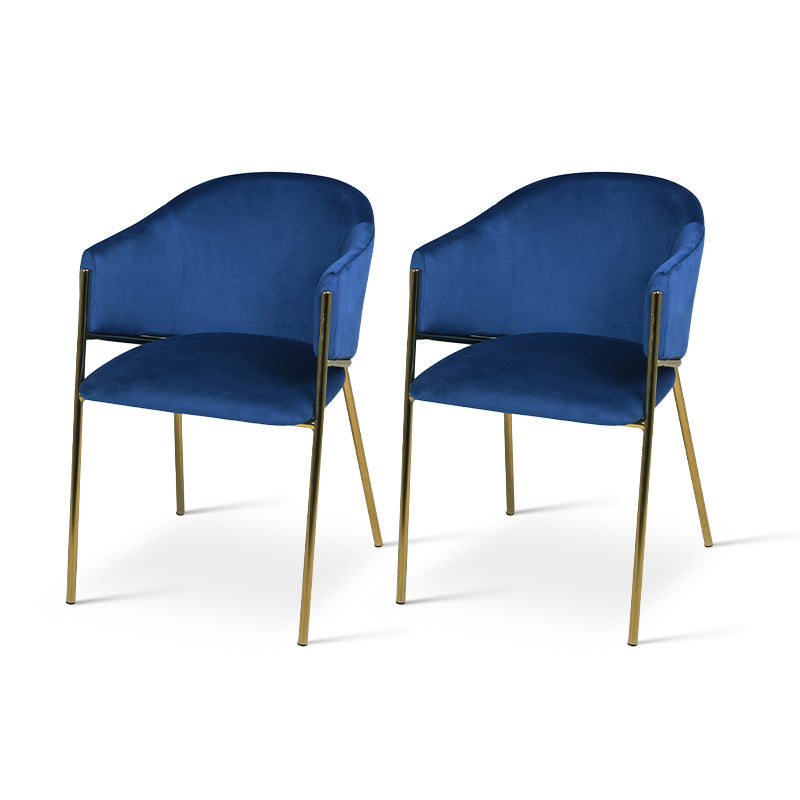 Silla de comedor Dalila con reposabrazos en terciopelo beige y estructura dorada, diseño moderno y sofisticado