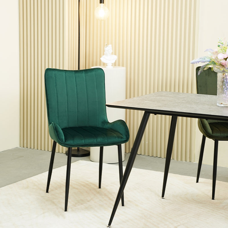 Respaldo curvado de la silla Edith - soporte lumbar y líneas orgánicas que combinan estilo y funcionalidad