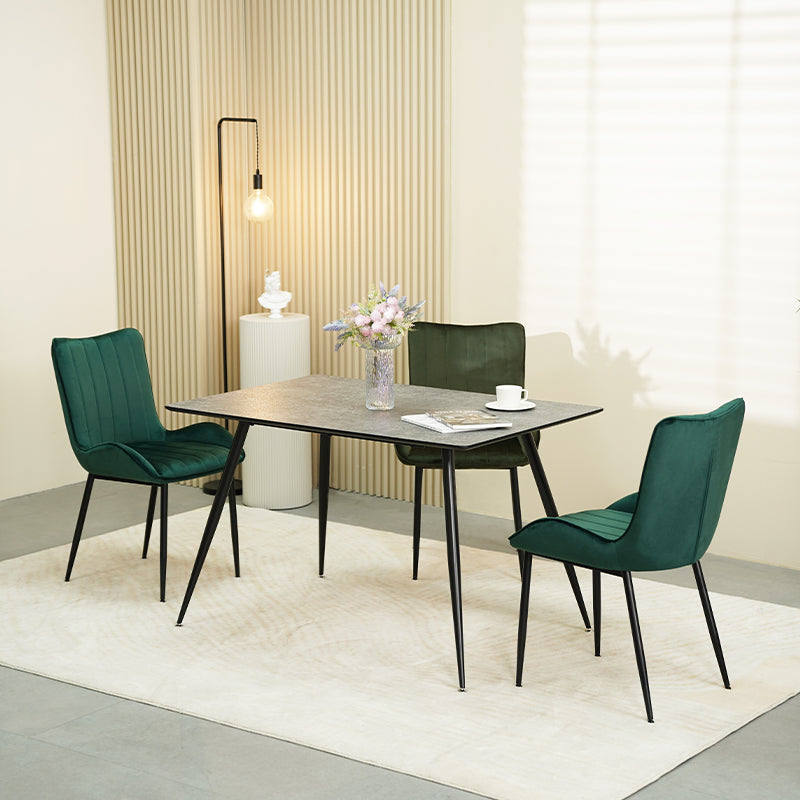 Silla de comedor Edith de OFCASA en tejido beige bouclé con patas de madera maciza - diseño contemporáneo para interiores modernos