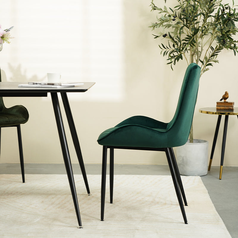 Silla de comedor Edith de OFCASA en tejido beige bouclé con patas de madera maciza - diseño contemporáneo para interiores modernos