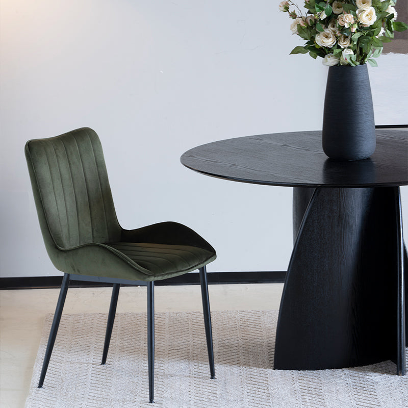 Silla de comedor Edith de OFCASA en tejido beige bouclé con patas de madera maciza - diseño contemporáneo para interiores modernos