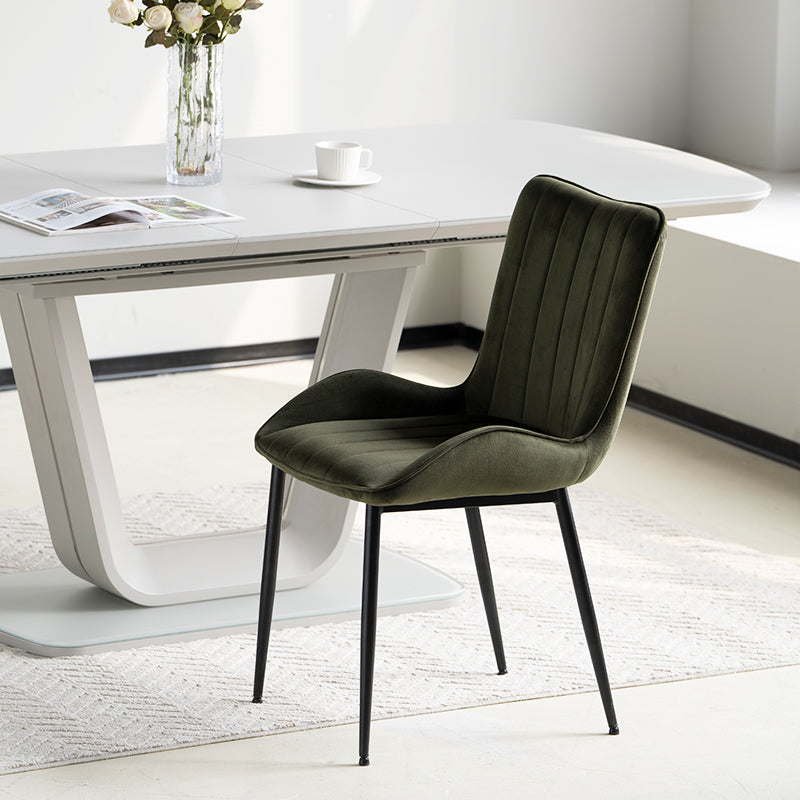 Silla de comedor Edith de OFCASA en tejido beige bouclé con patas de madera maciza - diseño contemporáneo para interiores modernos