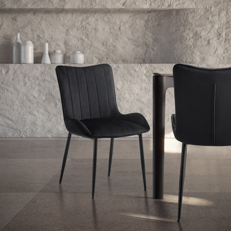 Silla de comedor Edith de OFCASA en tejido beige bouclé con patas de madera maciza - diseño contemporáneo para interiores modernos
