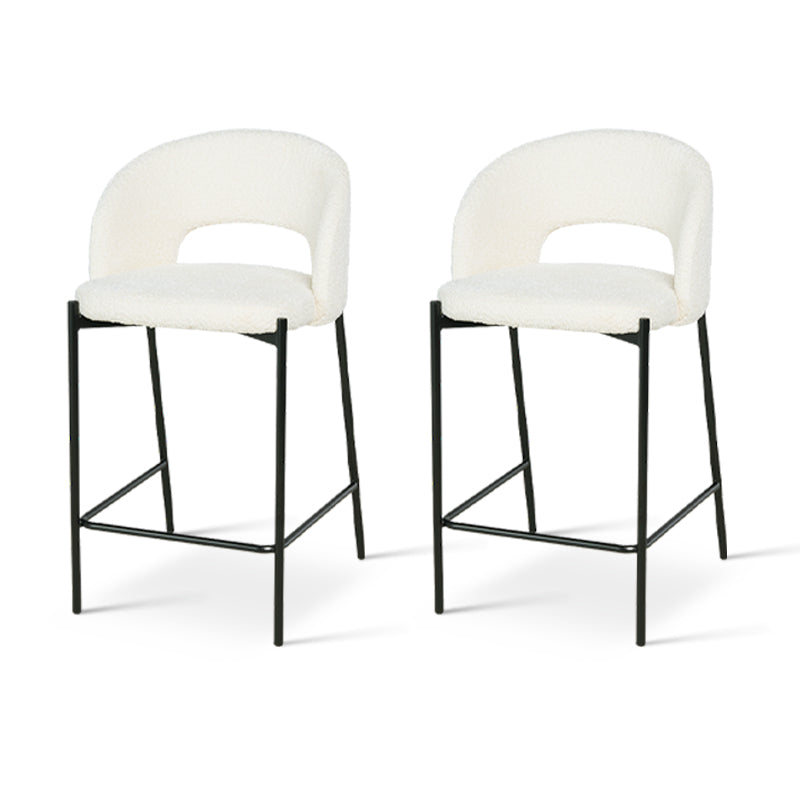 Taburete de bar Esme en bouclé crema con patas de acero negro, diseño escandinavo para cocinas modernas