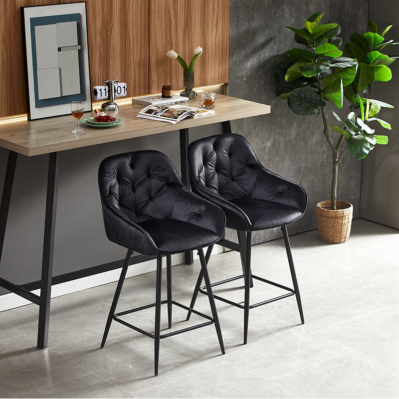 Taburete de barra Keaton en gris con estructura de acero negro, ideal para islas de cocina modernas – OFCASA