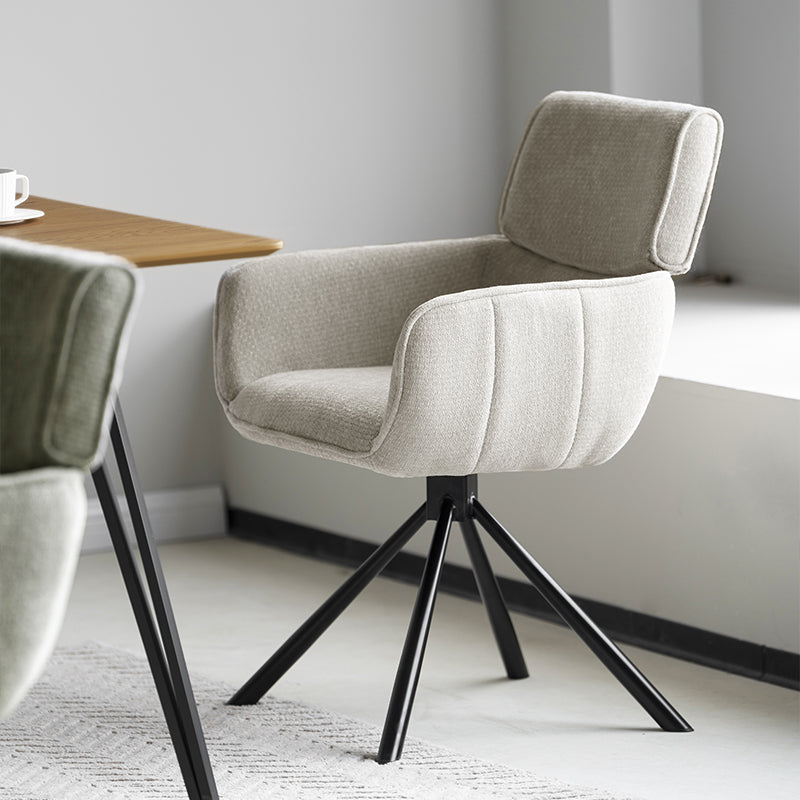 Silla giratoria Elara HDC233029 con reposabrazos, tapizada en chenilla beige y base metálica plateada - rotación suave 360° para comedores modernos
