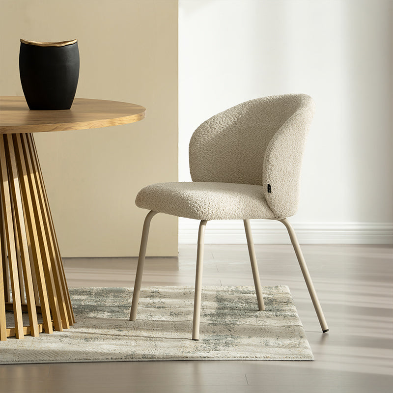 Comedor moderno con sillas beige OFCASA - Ambiente acogedor 2025