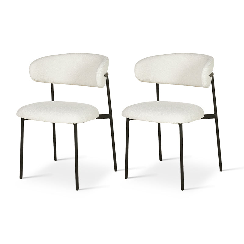 Textura de tela bouclé beige en silla Zahra, material suave y duradero para comedor