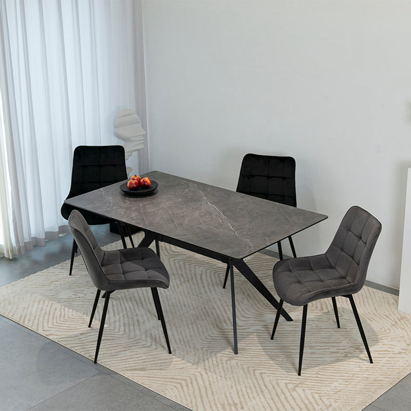 Primer plano del tablero de la mesa Laila con acabado mármol gris, antihuellas y antiarañazos