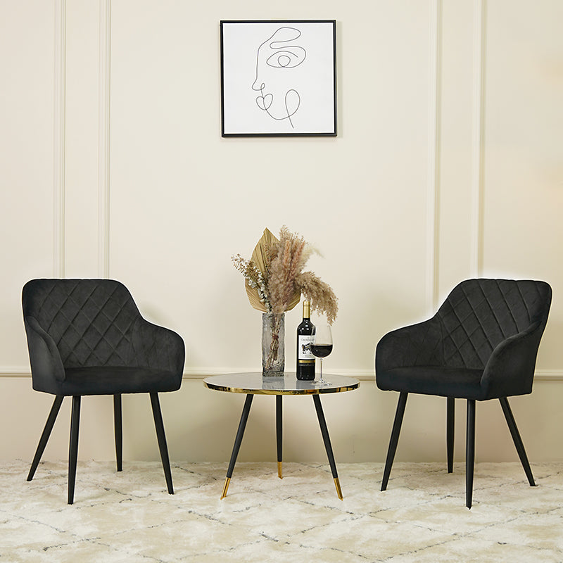 Sillón Frazer UDC8266-V en terciopelo gris claro con estructura metálica dorada. Perfecto para salones modernos o comedores elegantes. Patas de metal resistente y respaldo acolchado para máximo confort.