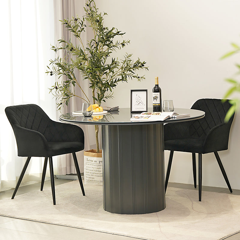 Sillón Frazer UDC8266-V en terciopelo gris claro con estructura metálica dorada. Perfecto para salones modernos o comedores elegantes. Patas de metal resistente y respaldo acolchado para máximo confort