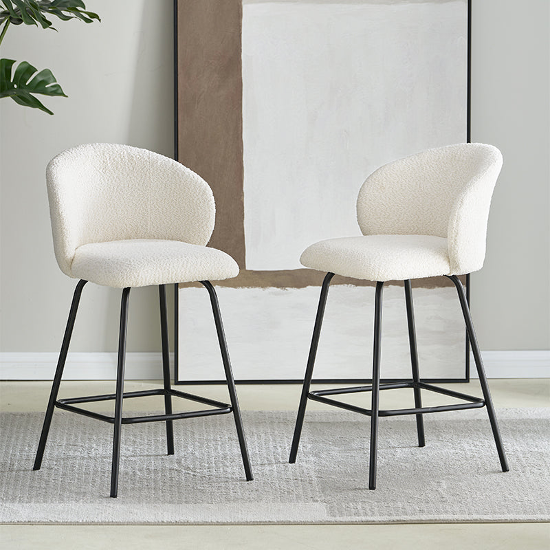 Taburete giratorio Yasin UDC23121 en tejido bouclé, altura 65 cm, ideal para islas de cocina o bares. Respaldo acolchado y estructura metálica resistente