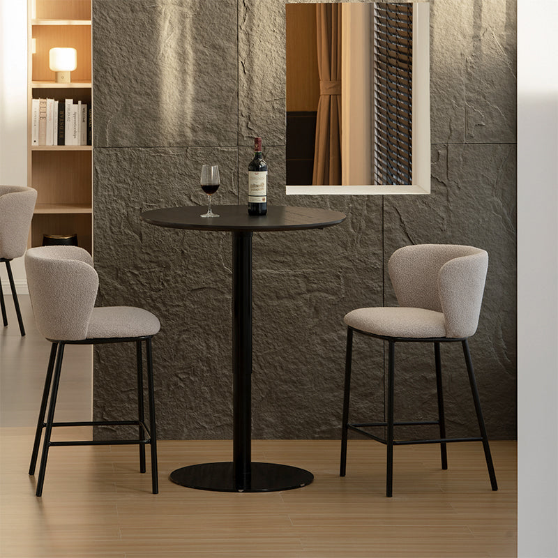 Taburete alto Karin tapizado en bouclé beige, ideal para islas de cocina y barras de desayuno