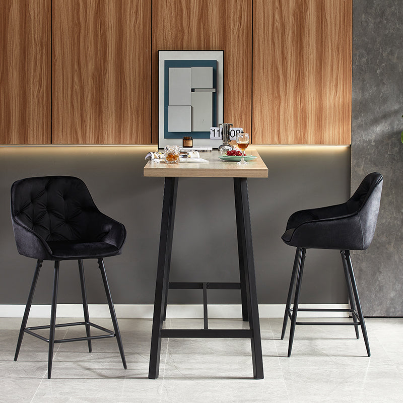 Taburete de barra Keaton en gris con estructura de acero negro, ideal para islas de cocina modernas – OFCASA
