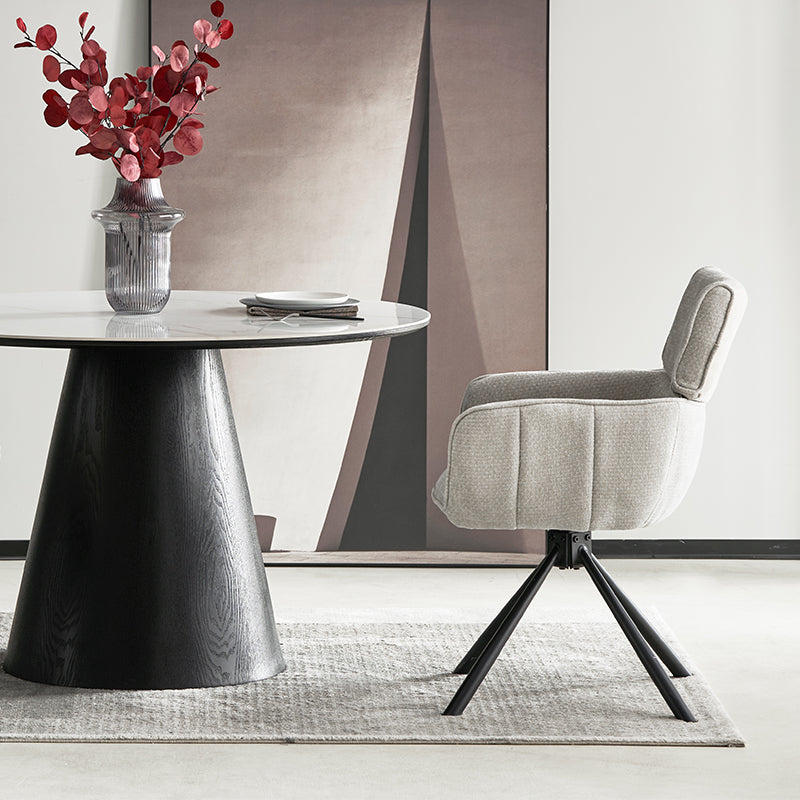 Silla giratoria Elara HDC233029 con reposabrazos, tapizada en chenilla beige y base metálica plateada - rotación suave 360° para comedores modernos
